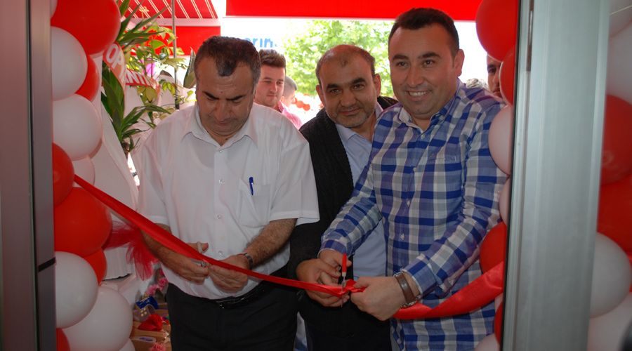 Cadde Ayakkabı ve Çanta Atatürk Caddesi’nde açıldı 