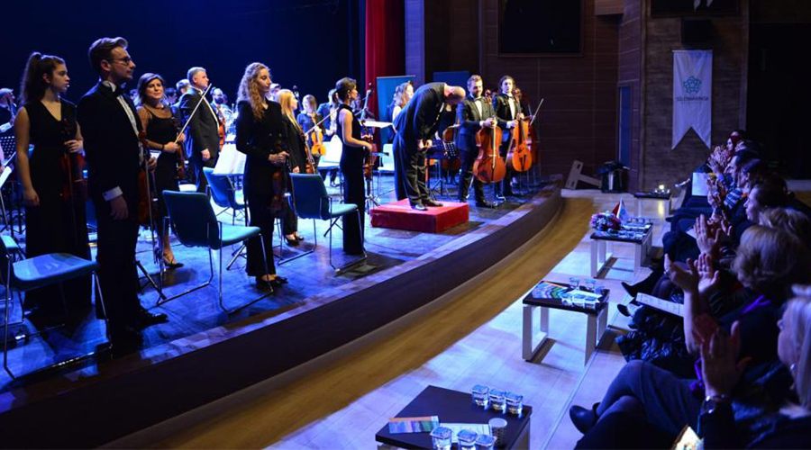 Balkan Senfoni Orkestrası ayakta alkışlandı
