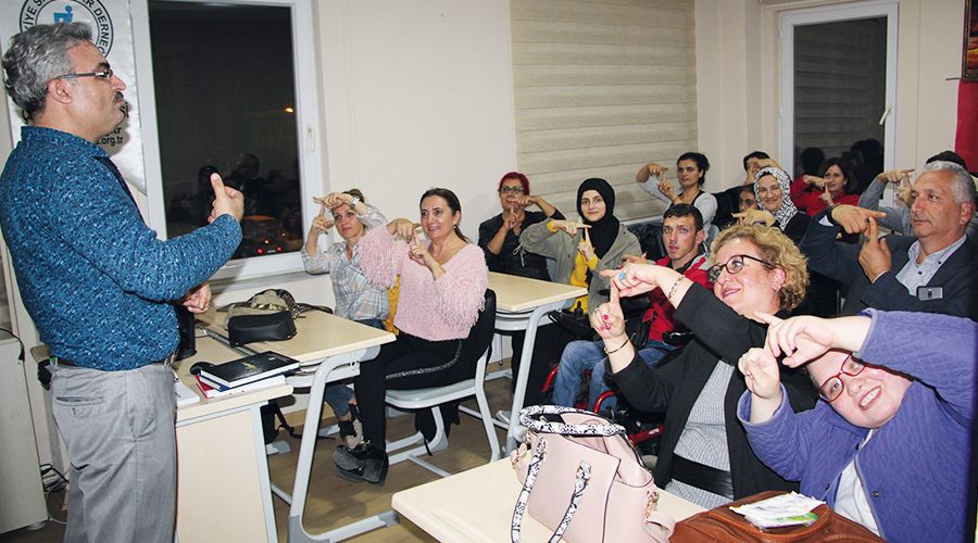  Kocaçınar: İşaret dili kursuna yönetim olarak katılıyoruz 