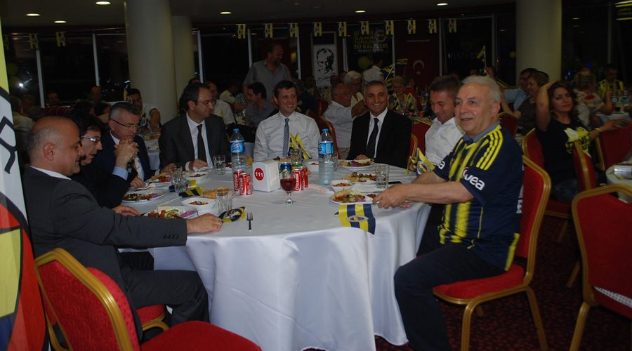 Fenerbahçeliler 19.şampiyonluğu kutladı