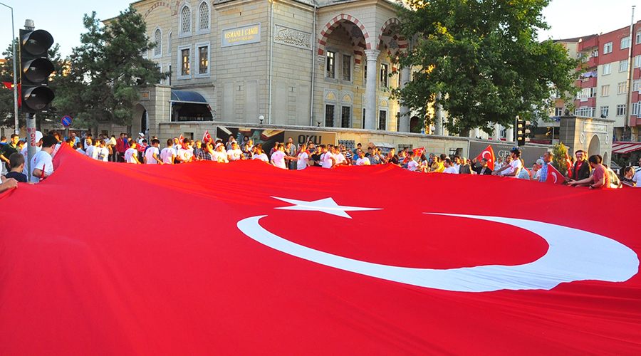 Türk Milleti diye yazıldı Milli İrade diye okundu