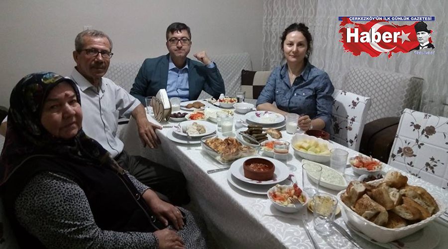 Kapaklı Kaymakamı Yüzer Gazi evinde iftar açtı