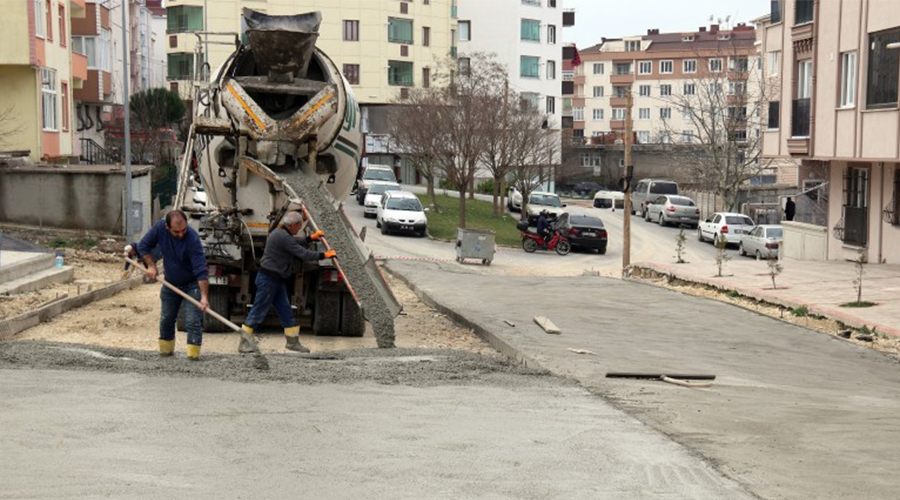 3 sokakta demirli beton yol çalışması yapıldı
