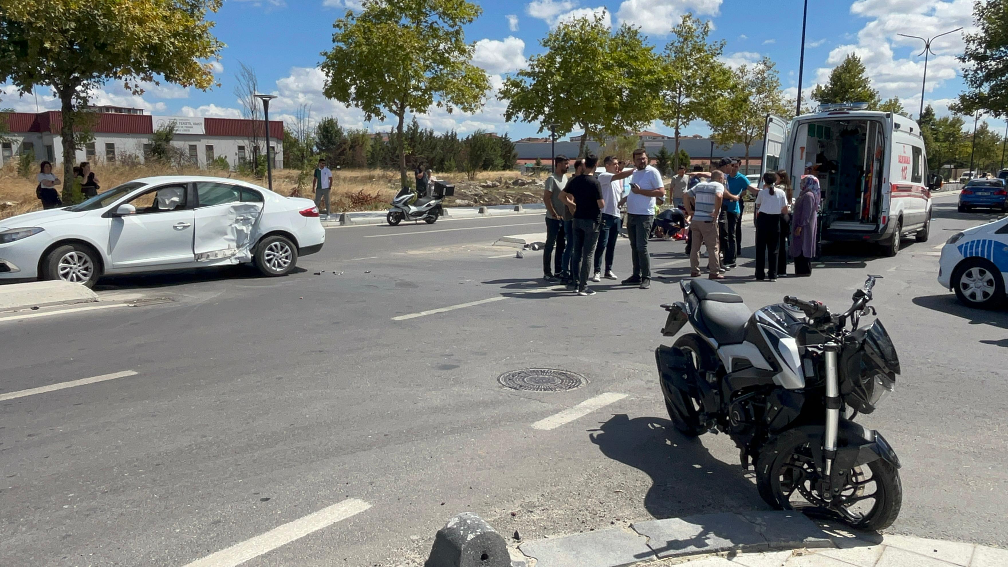 Kazada kalbi duran genci sağlık ekipleri hayata döndürdü