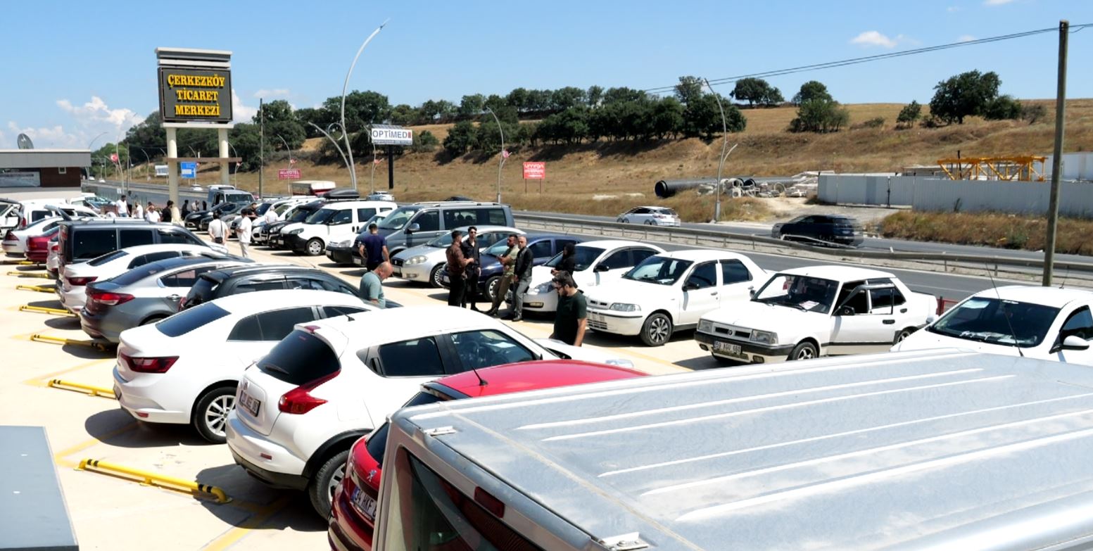 Açık Oto Pazarı ilk misafirlerini ağırladı