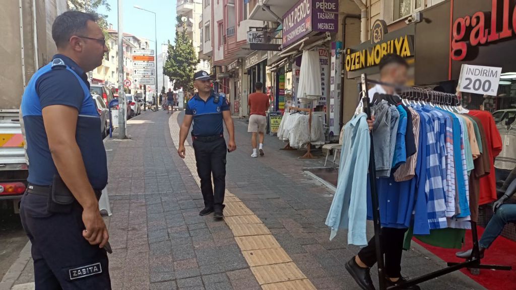 Zabıta ekiplerinden kaldırım işgali denetimi