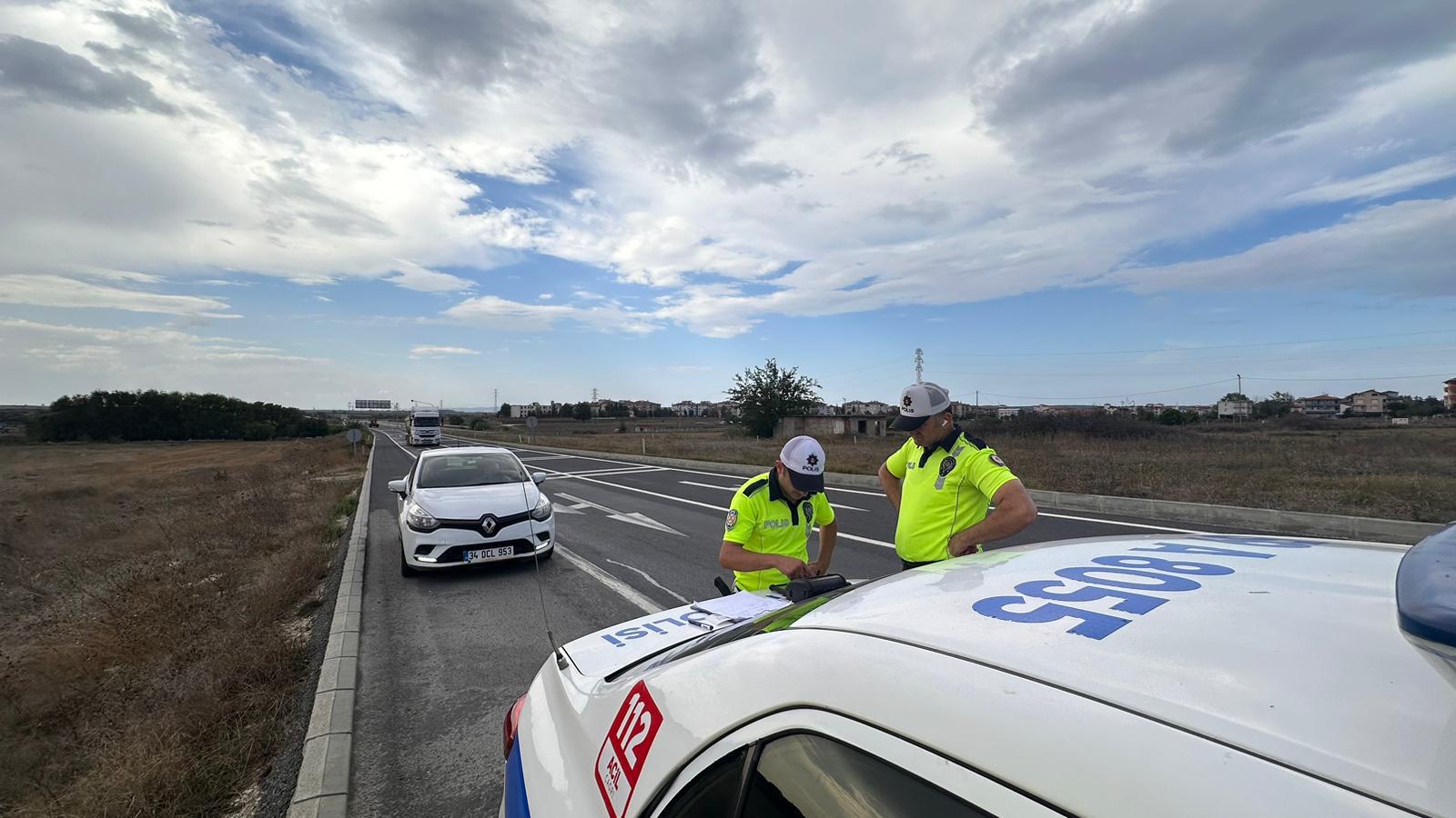 Trafik ekipleri denetimlerini sürdürüyor