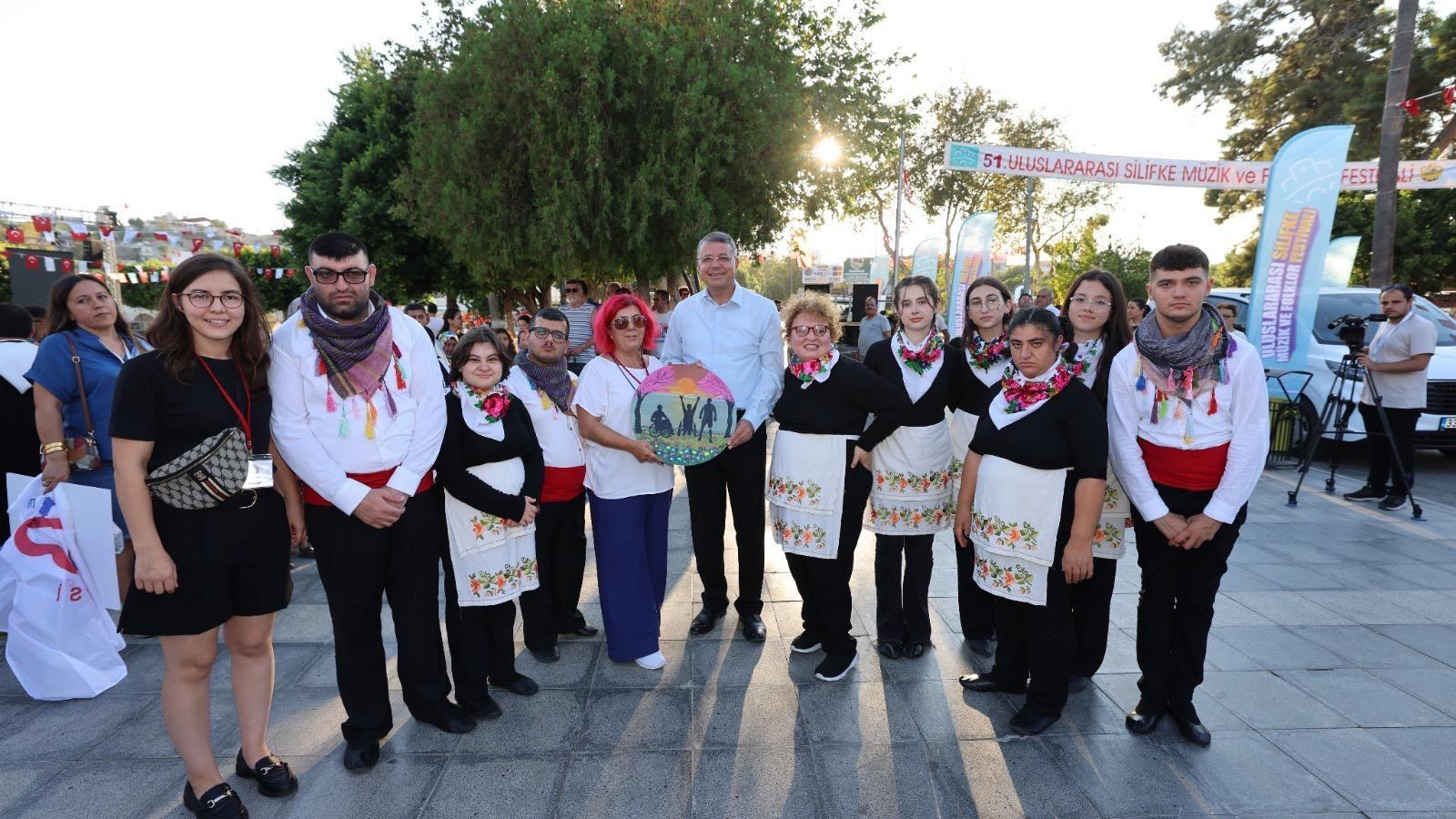 Silifke’deki festivale renk kattılar