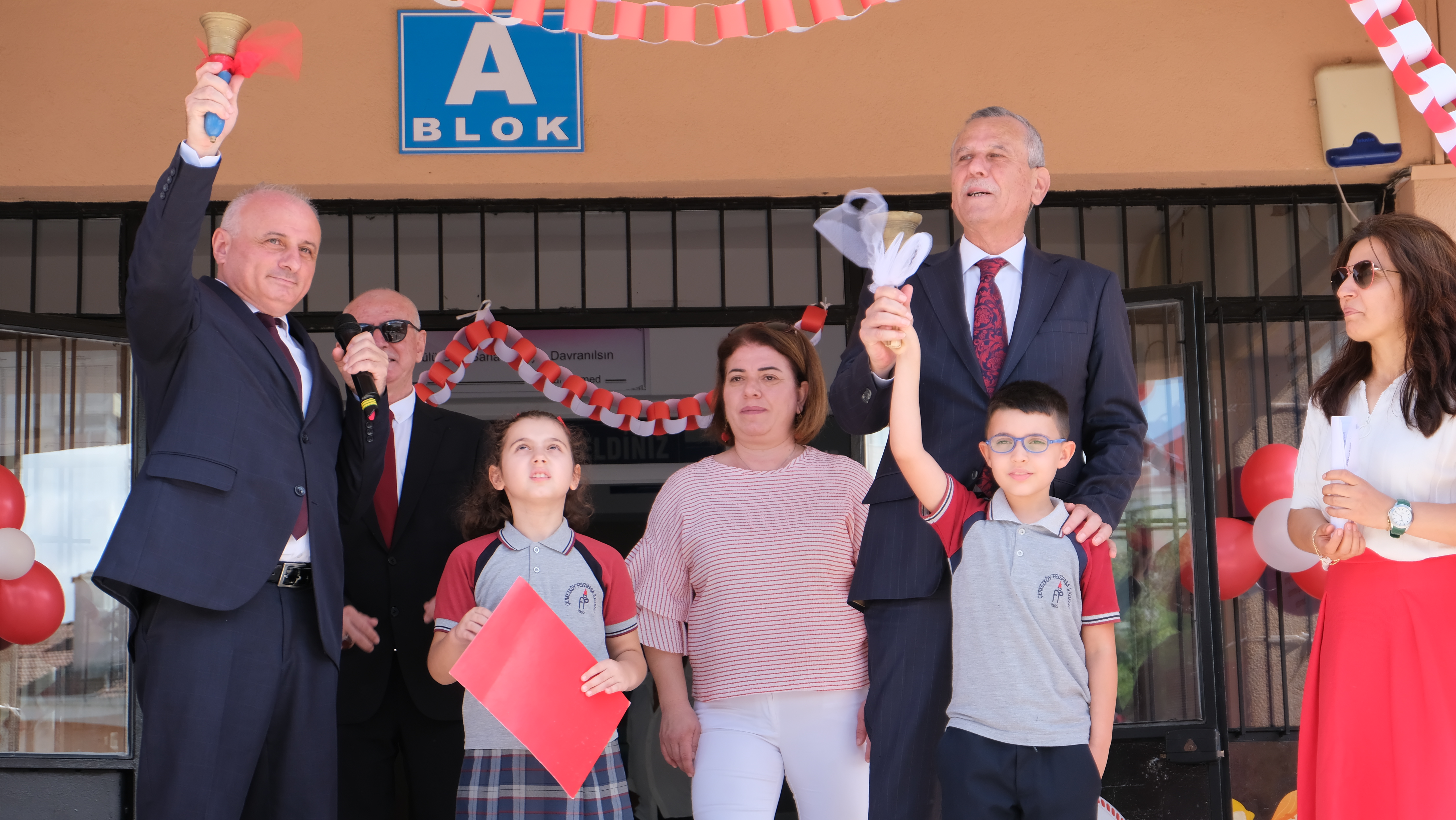 İlk ders zilini Kaymakam Günlü çaldı