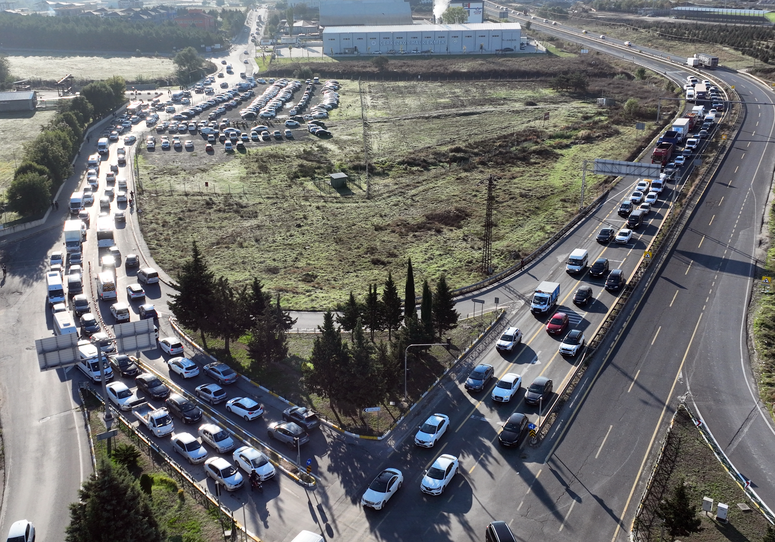 Tugay Kavşağı’ndaki trafik bilmecesini kim çözecek?