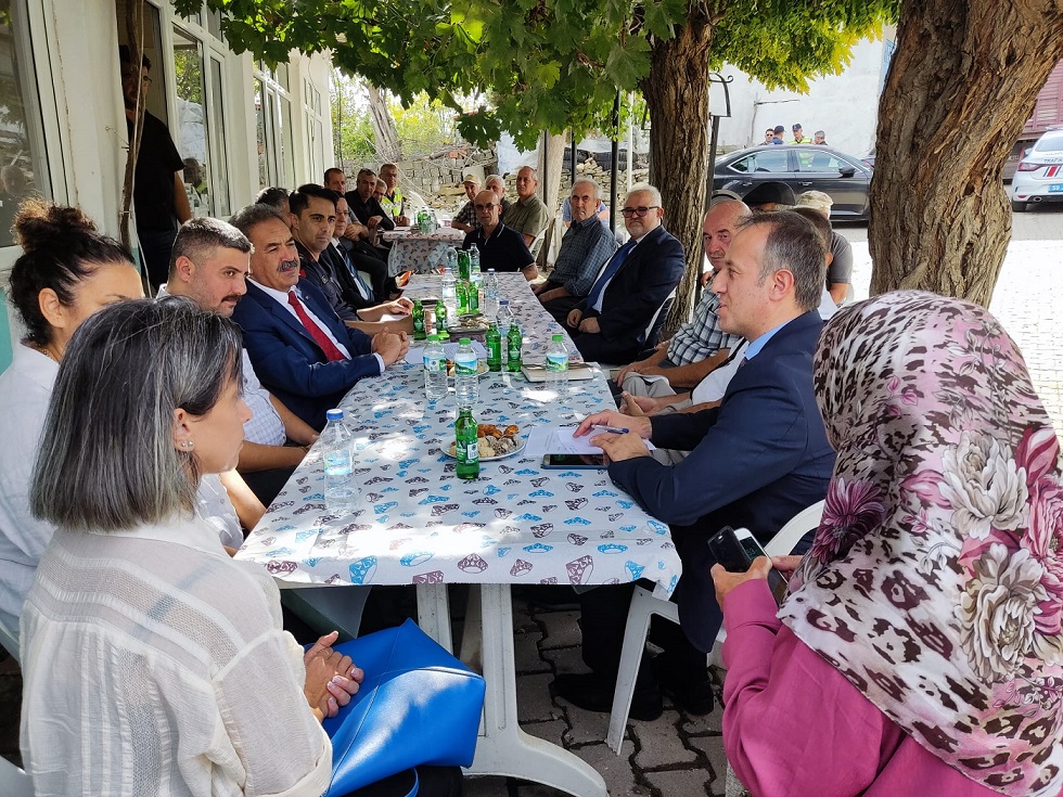 Kınıklar ve Araphacı Mahallesinde Halkla Buluşma Toplantısı gerçekleştirildi