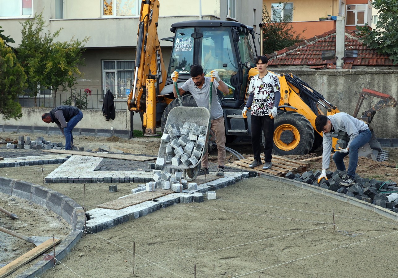 Çerkezköy Belediyesi Halimoğlu ve Umut Sokak parklarını revize ediyor