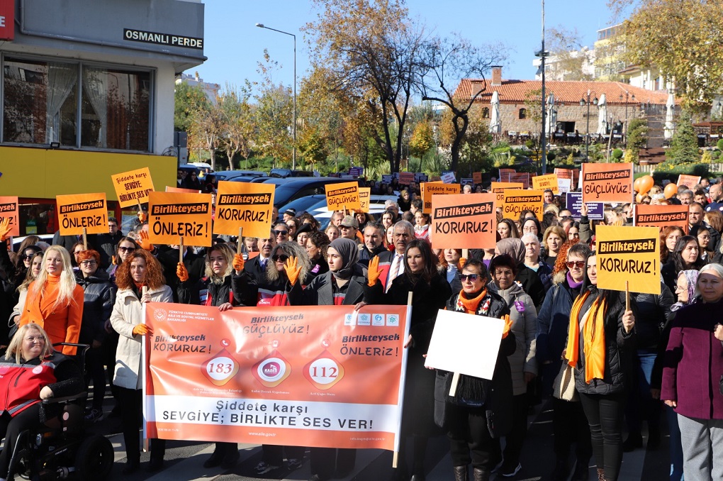 Kadına şiddete karşı tek yürek oldular