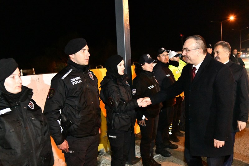 Vali Soytürk’ten görev başındaki personele yeni yıl ziyareti