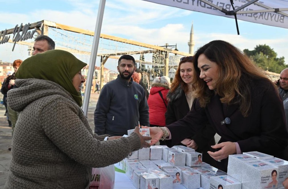 Büyükşehirden vatandaşlara kandil simidi ikramı 