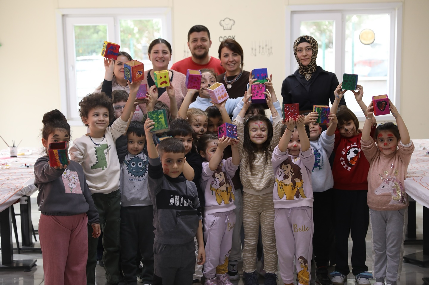 Kapaklılı minikler hayallerindeki kalemlikleri tasarladı