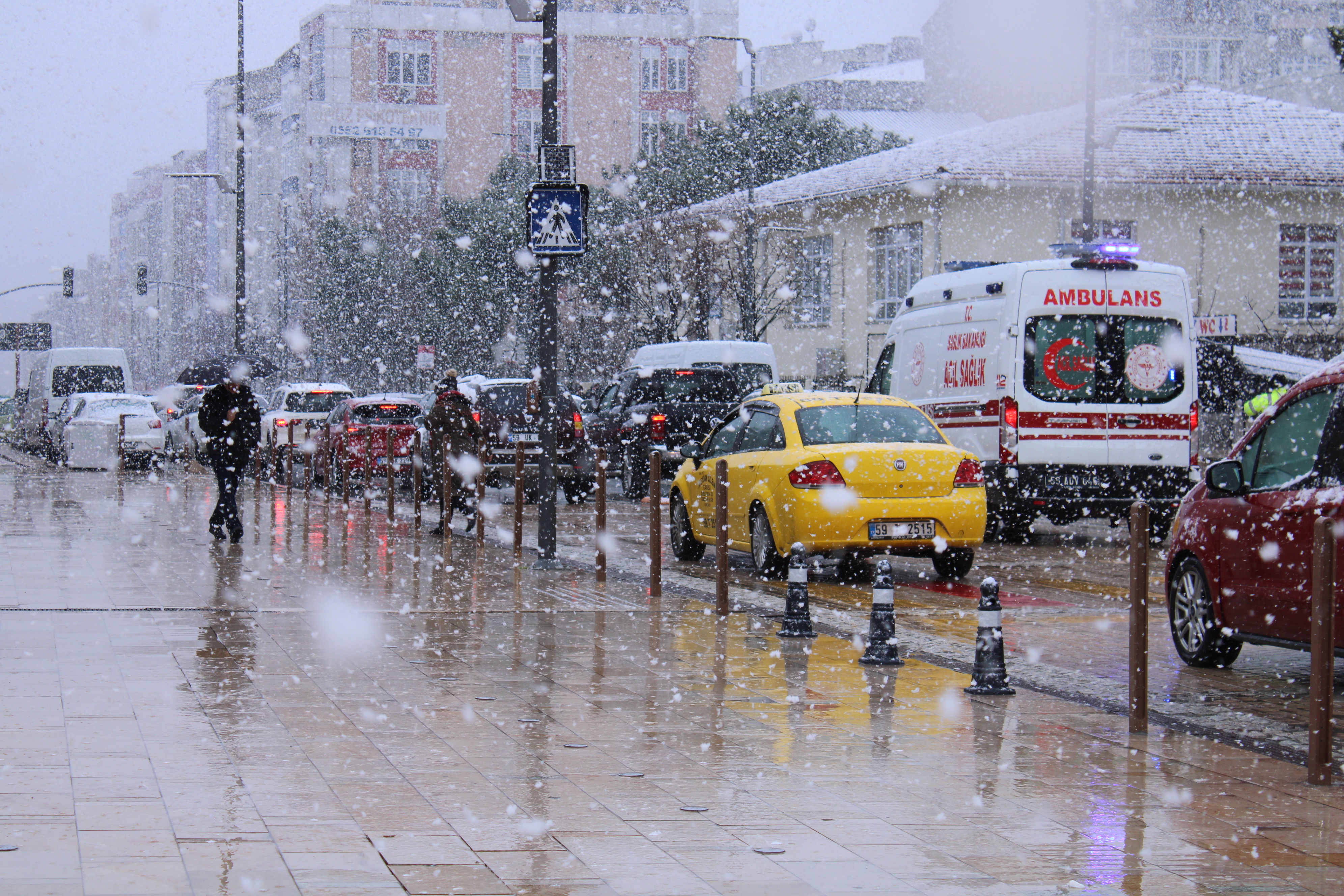 Çerkezköy’de lapa lapa kar yağdı