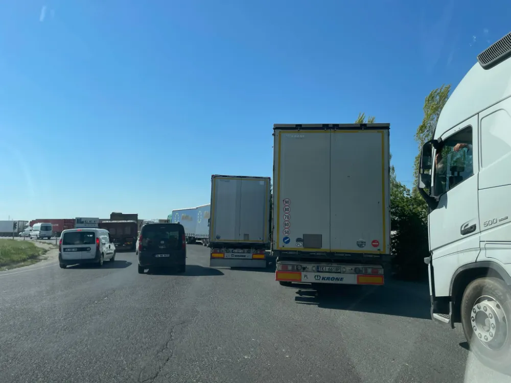 Trafik çilesi: Çerkezköy-Çorlu yolu TIR’lara teslim 