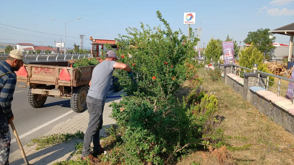 Belediye ekipleri çalışmalarını sürdürüyor