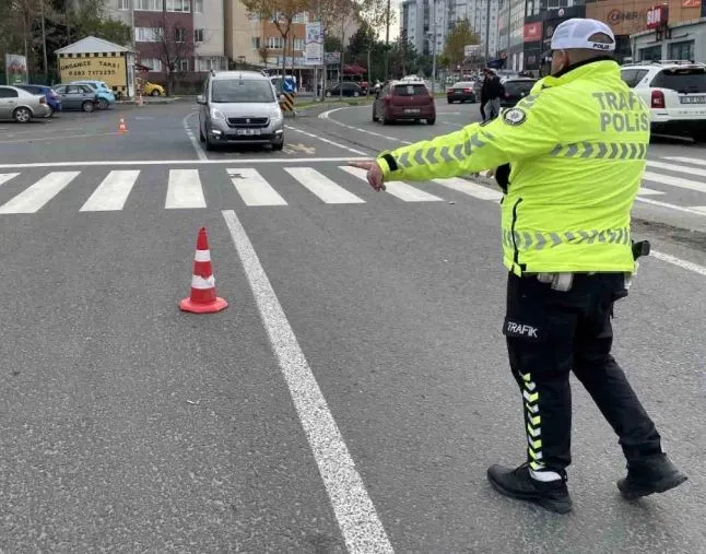 Polis motosiklet ve araç sürücülerine ceza yağdırdı