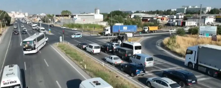 Trafikteki bu manzara kimseyi rahatsız etmiyor mu?