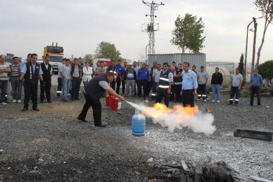 Çalışanlara yangın söndürme eğitimi 