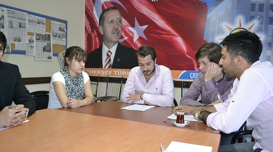 AK Partili gençler kardeş Azerbaycan’ı unutmadı 