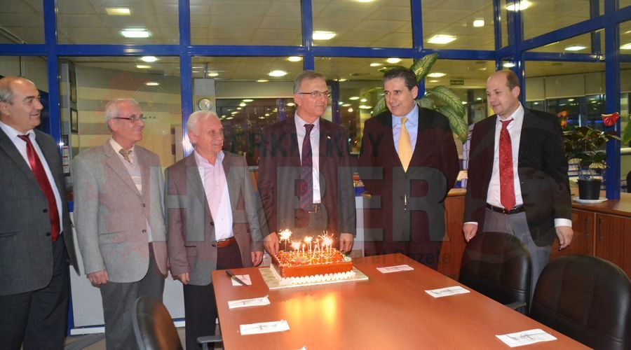 30 yıllık personellere pastalı kutlama 