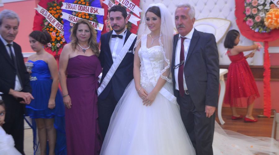 Erkan ailesinin düğün mutluluğu 
