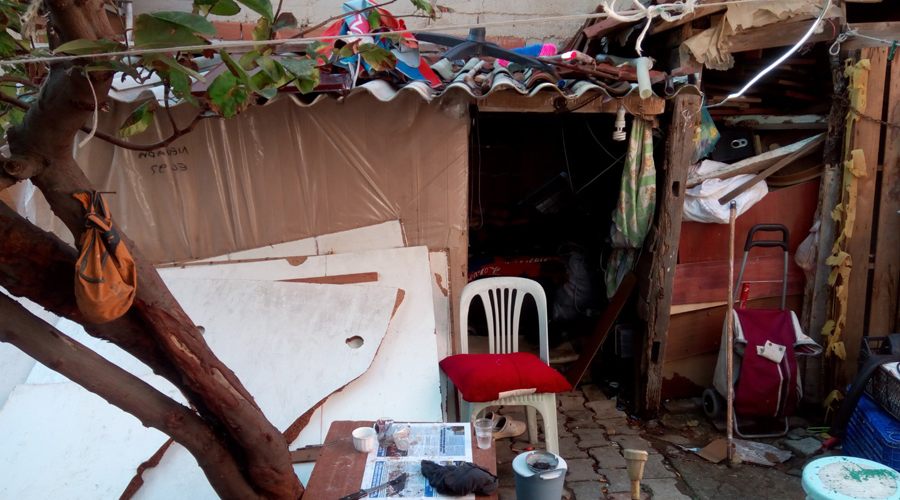 Süleymanpaşa Belediyesi evi yıkılan vatandaşa el uzattı