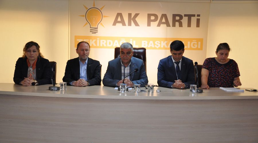 AK Parti yönetiminden toplu istifa
