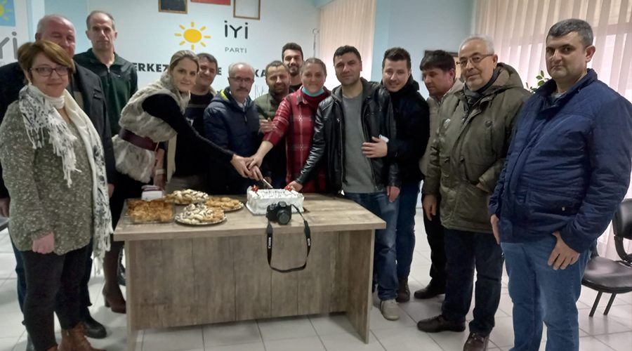 İYİ Parti gazetecilerin gününü kutladı