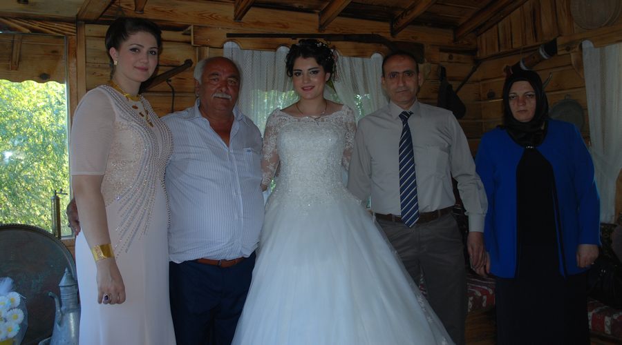  Karakoç ve Dikduran ailelerinin mutlu günü